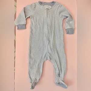 Little Planet by Carter’s Organic Cotton Sleep & Play Footie Pajamas 6 Months.